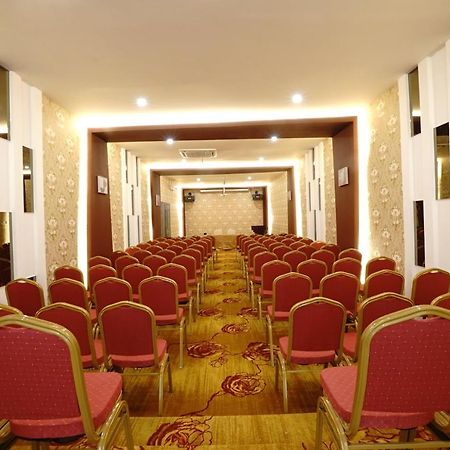 Green Rose Hotel Batam Экстерьер фото