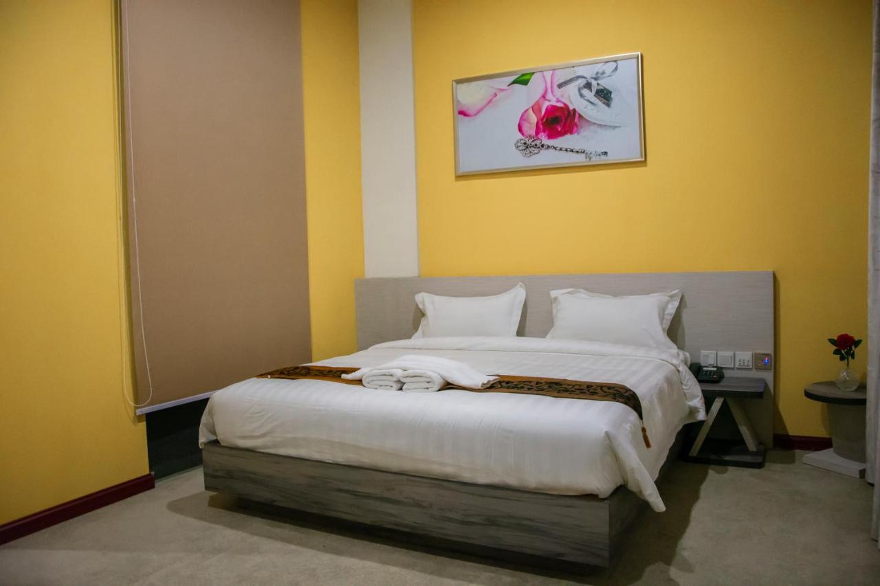Green Rose Hotel Batam Экстерьер фото