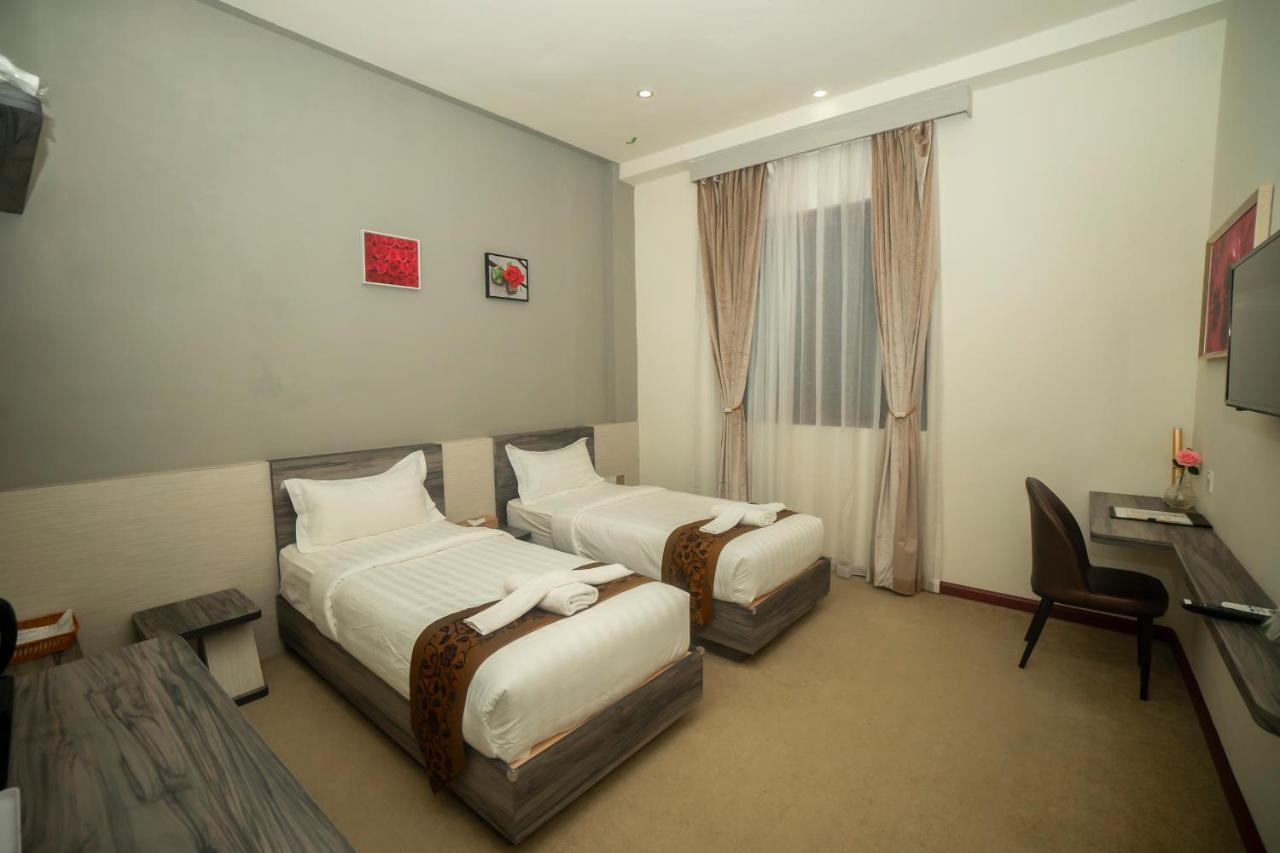 Green Rose Hotel Batam Экстерьер фото