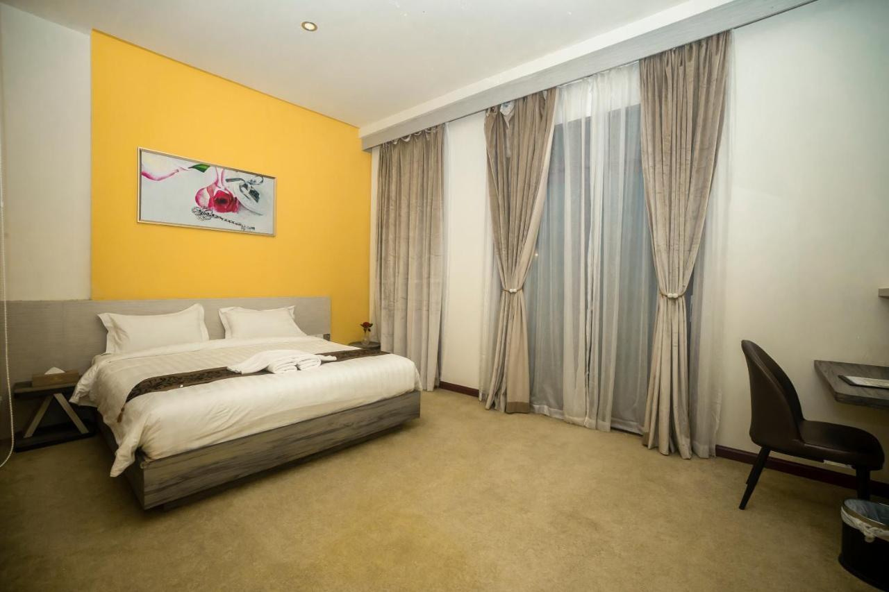 Green Rose Hotel Batam Экстерьер фото