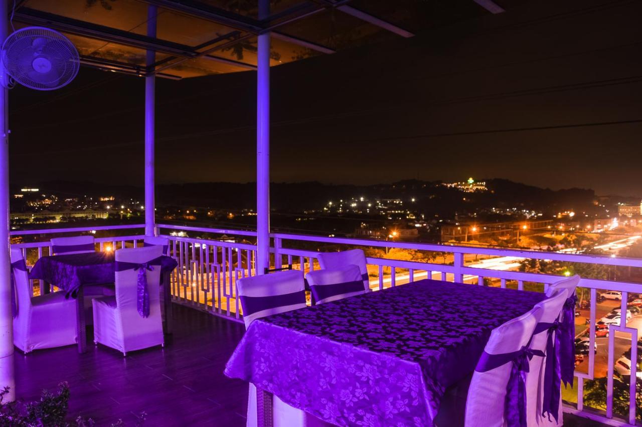 Green Rose Hotel Batam Экстерьер фото