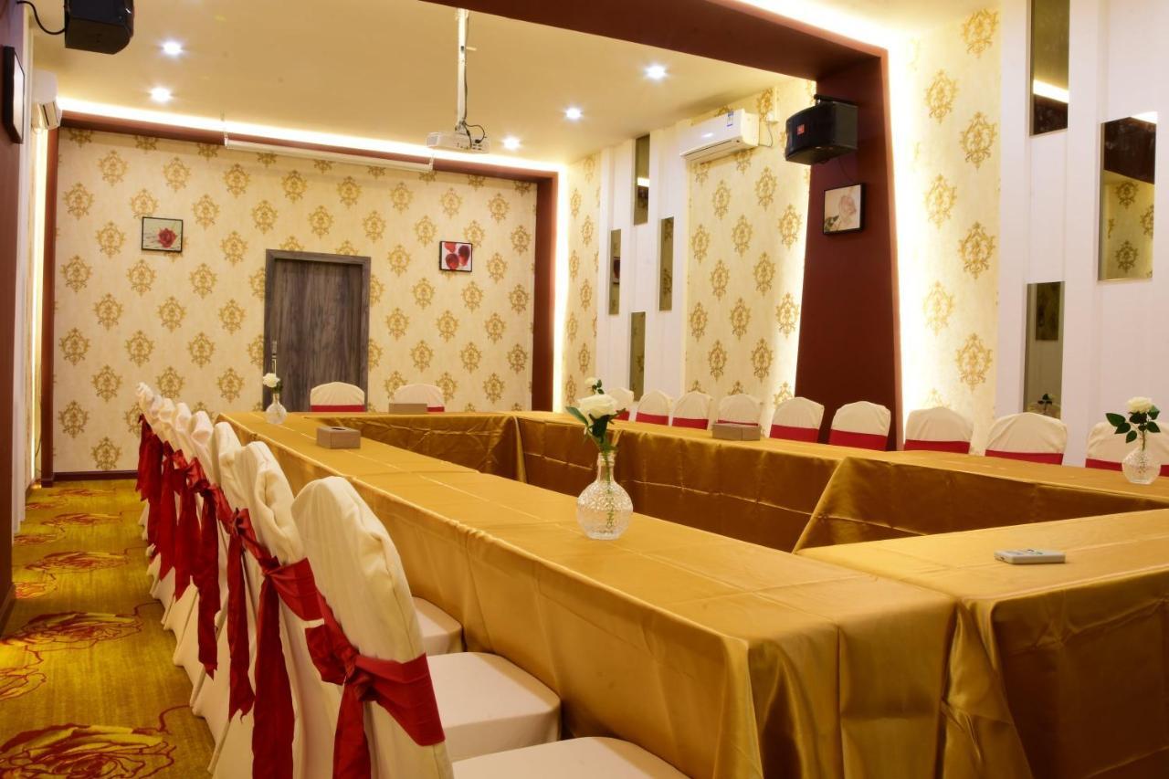 Green Rose Hotel Batam Экстерьер фото